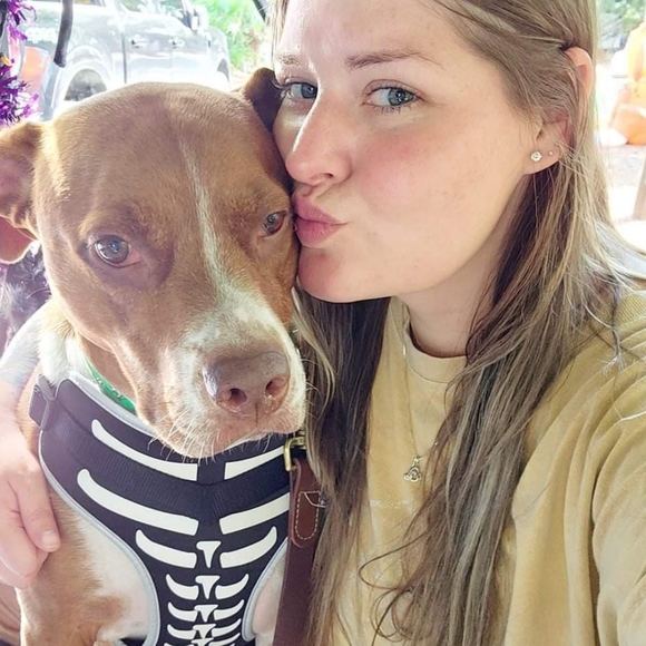 Meet your Posher, Jessica - Picture 2 of 2